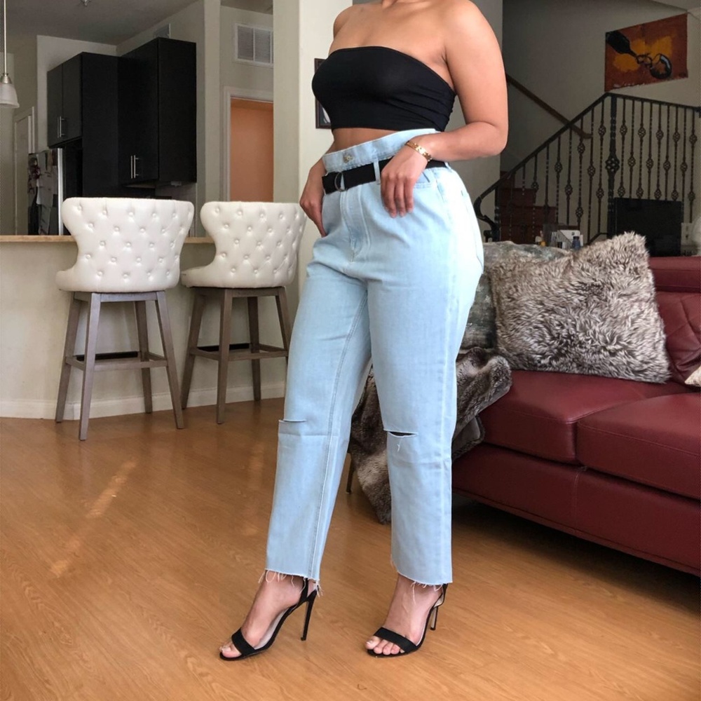 High waisted belted jeans